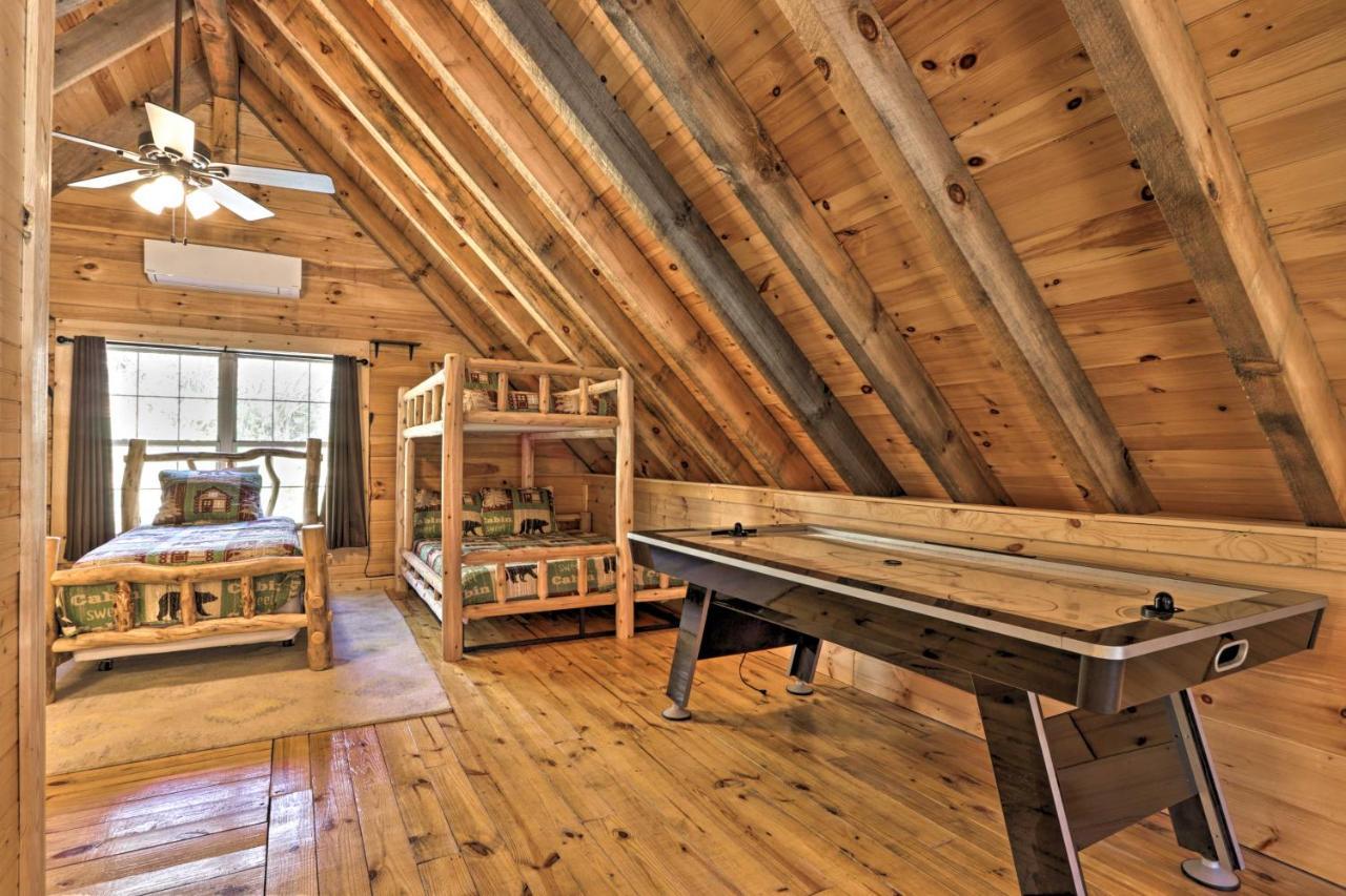 Gatlinburg Cabin With Loft And Game Room 1 Mi To Town Ngoại thất bức ảnh