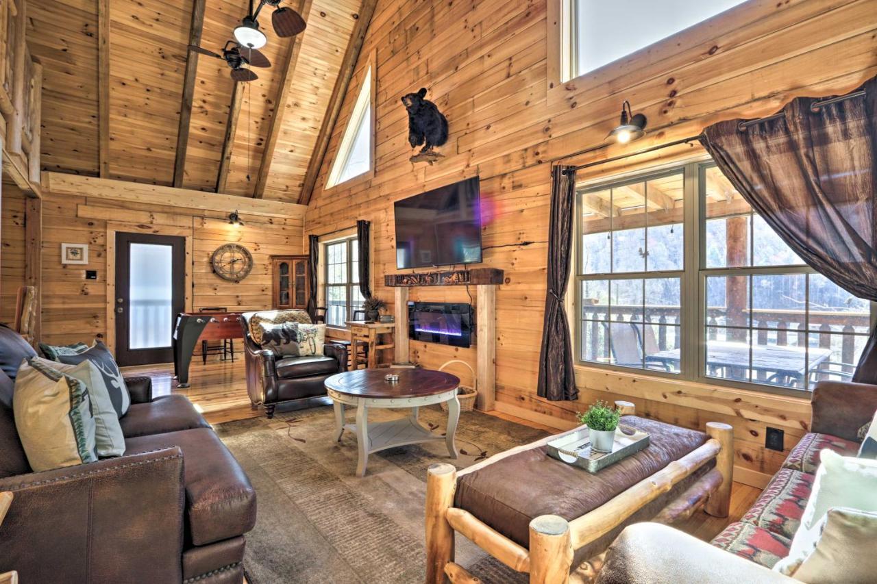 Gatlinburg Cabin With Loft And Game Room 1 Mi To Town Ngoại thất bức ảnh