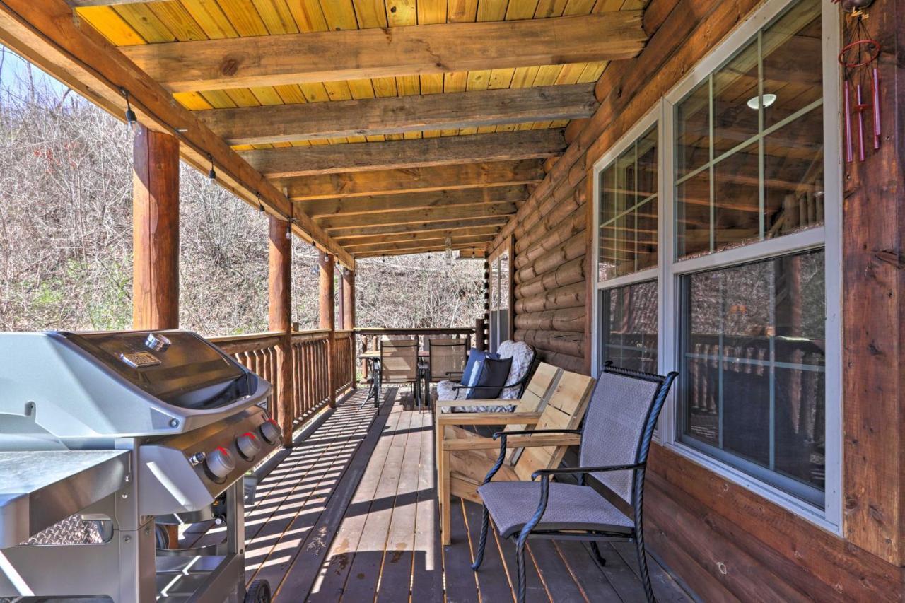 Gatlinburg Cabin With Loft And Game Room 1 Mi To Town Ngoại thất bức ảnh