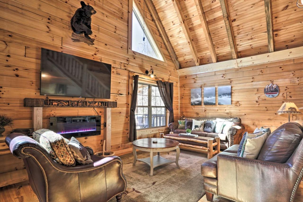 Gatlinburg Cabin With Loft And Game Room 1 Mi To Town Ngoại thất bức ảnh