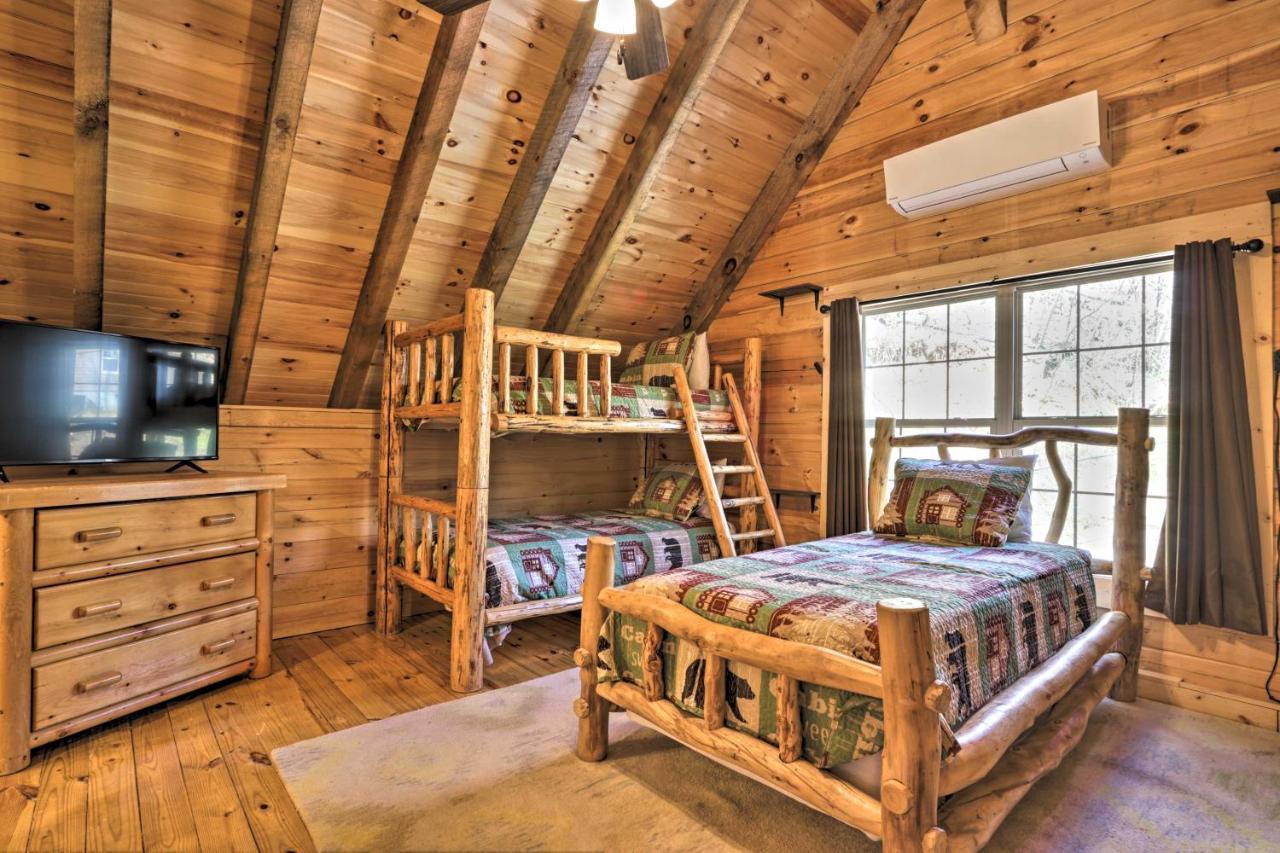 Gatlinburg Cabin With Loft And Game Room 1 Mi To Town Ngoại thất bức ảnh