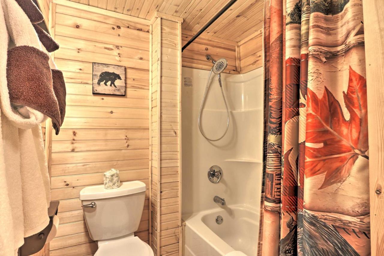 Gatlinburg Cabin With Loft And Game Room 1 Mi To Town Ngoại thất bức ảnh