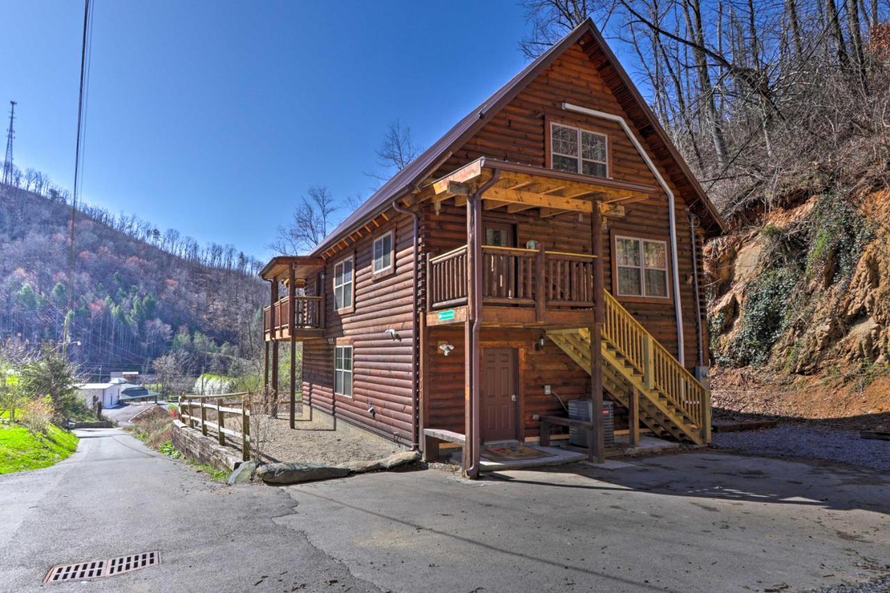 Gatlinburg Cabin With Loft And Game Room 1 Mi To Town Ngoại thất bức ảnh